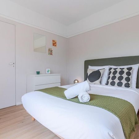 Spacious 3 Bedroom Apartment & Private Parking! 朗贝萨尔 外观 照片
