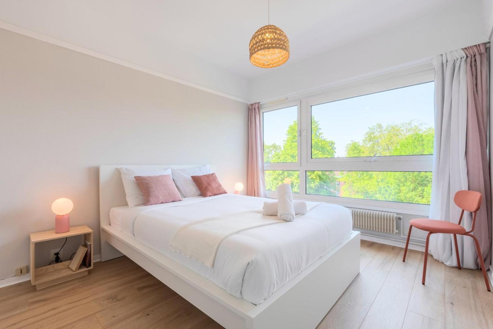 Spacious 3 Bedroom Apartment & Private Parking! 朗贝萨尔 外观 照片