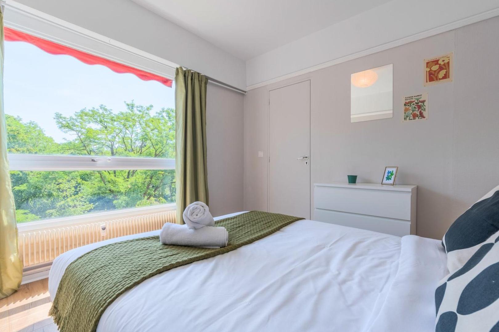 Spacious 3 Bedroom Apartment & Private Parking! 朗贝萨尔 外观 照片