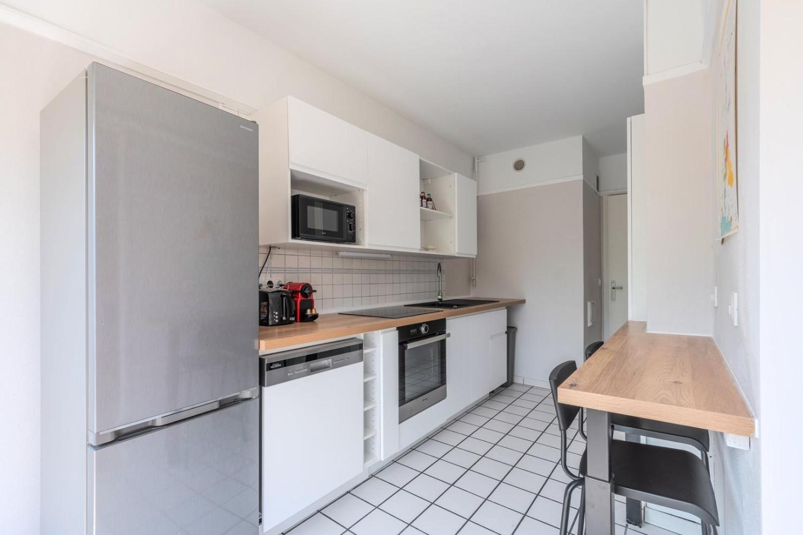 Spacious 3 Bedroom Apartment & Private Parking! 朗贝萨尔 外观 照片