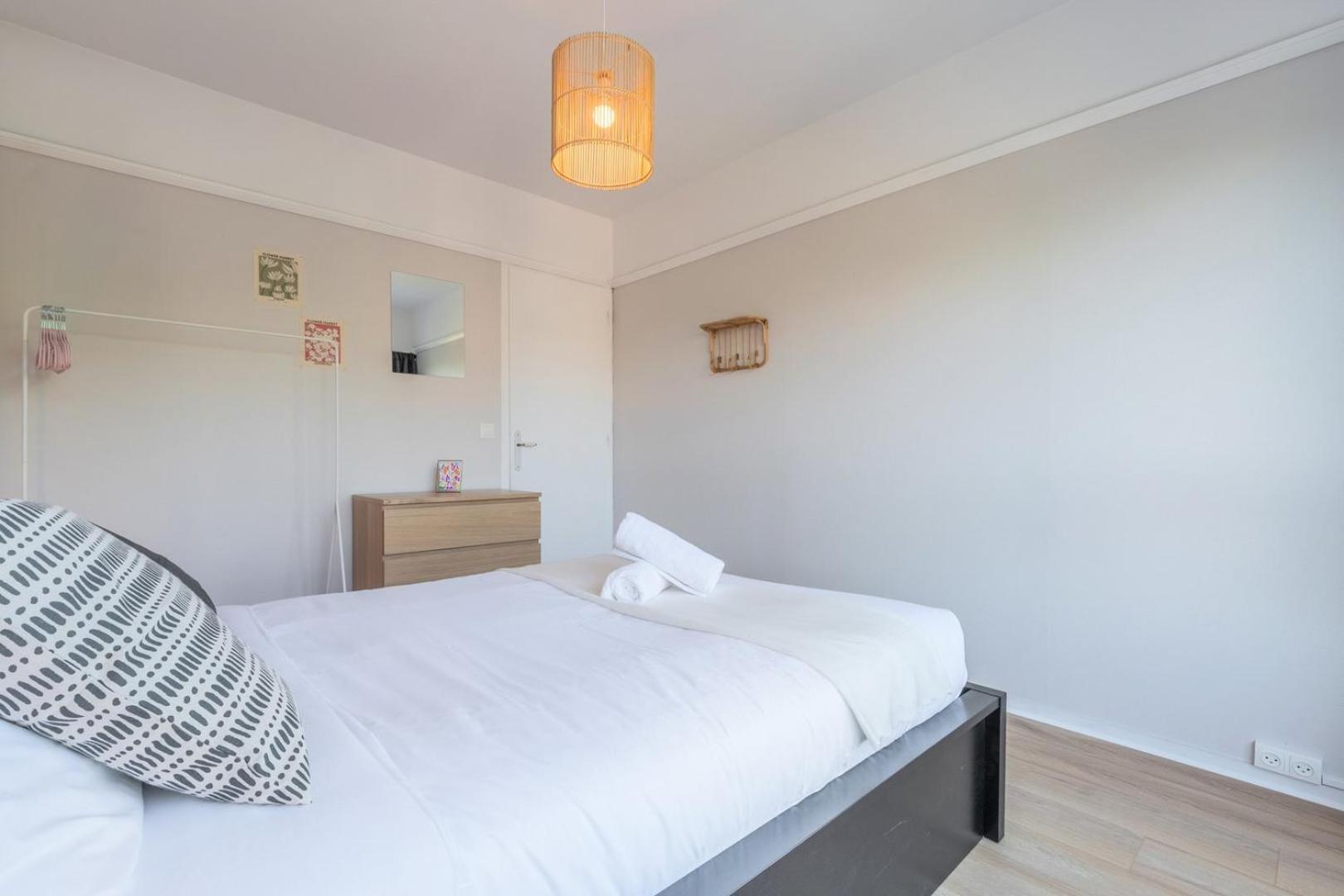 Spacious 3 Bedroom Apartment & Private Parking! 朗贝萨尔 外观 照片