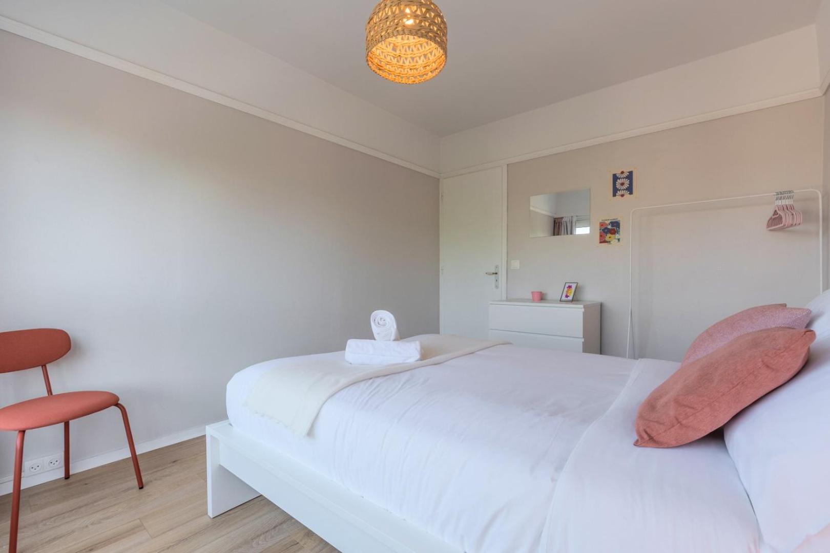 Spacious 3 Bedroom Apartment & Private Parking! 朗贝萨尔 外观 照片