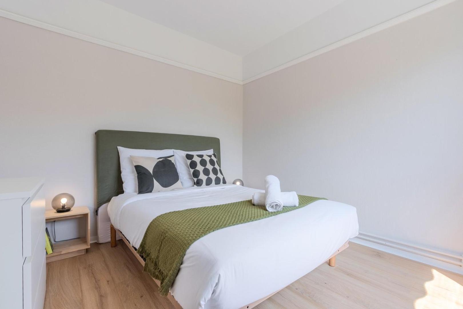 Spacious 3 Bedroom Apartment & Private Parking! 朗贝萨尔 外观 照片