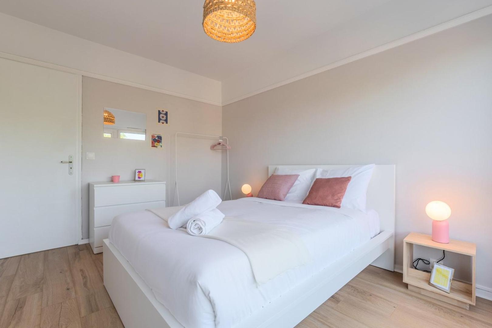 Spacious 3 Bedroom Apartment & Private Parking! 朗贝萨尔 外观 照片