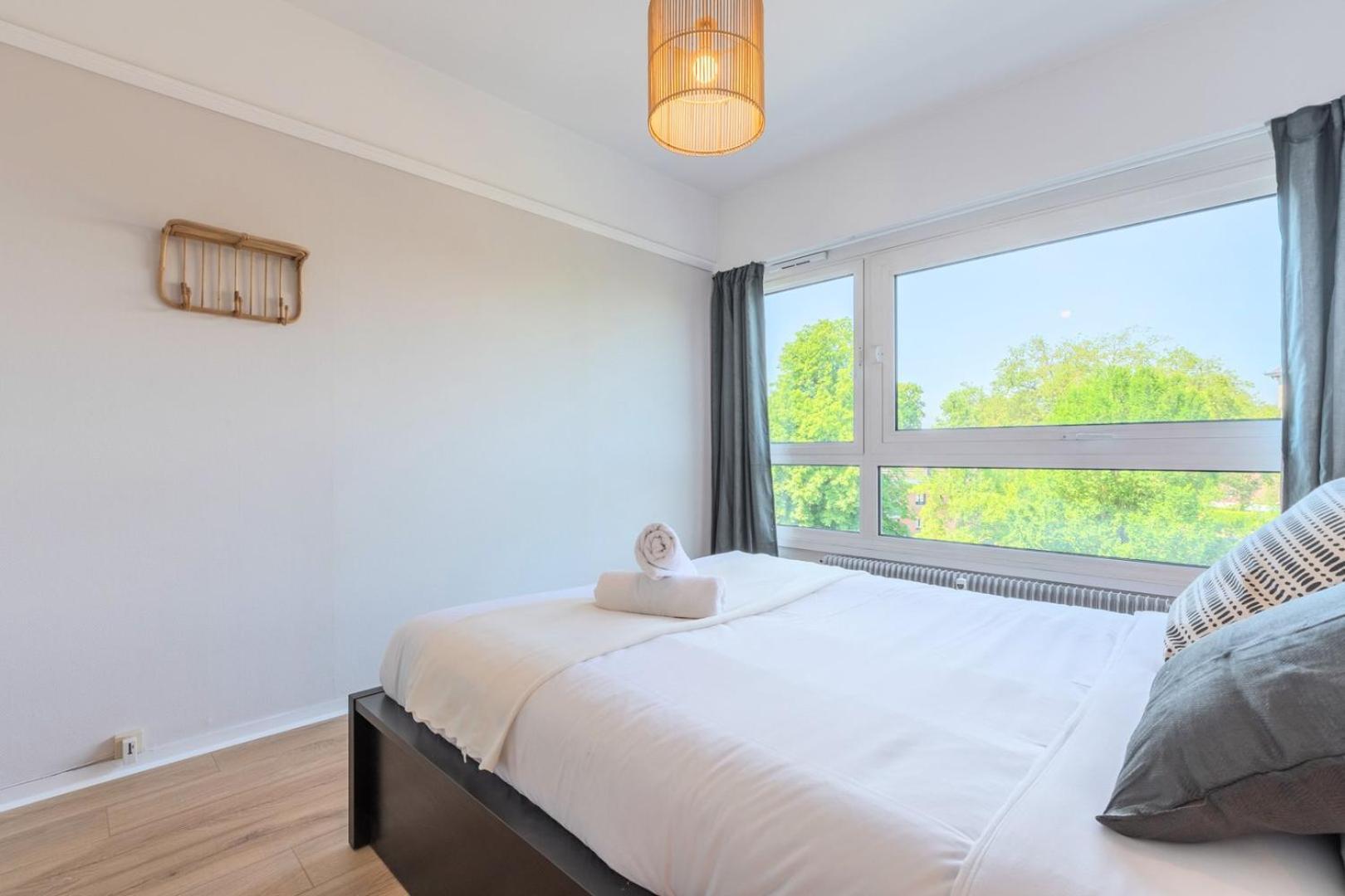 Spacious 3 Bedroom Apartment & Private Parking! 朗贝萨尔 外观 照片