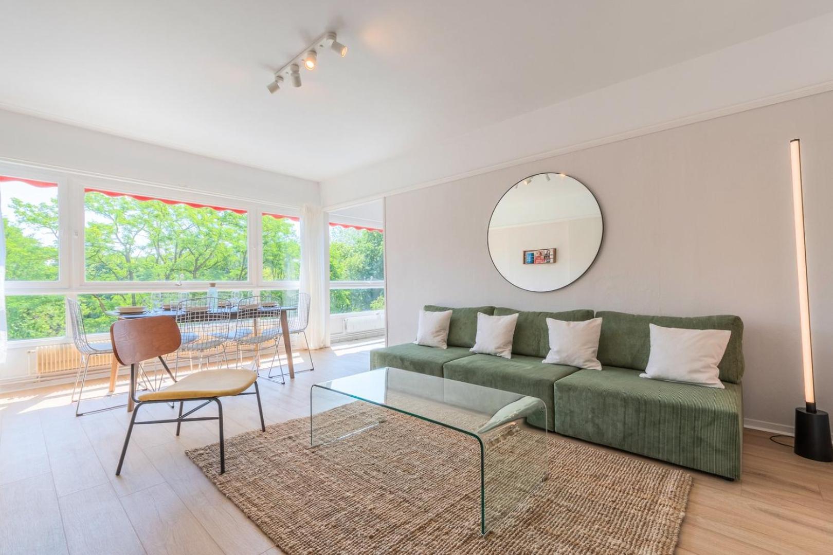 Spacious 3 Bedroom Apartment & Private Parking! 朗贝萨尔 外观 照片