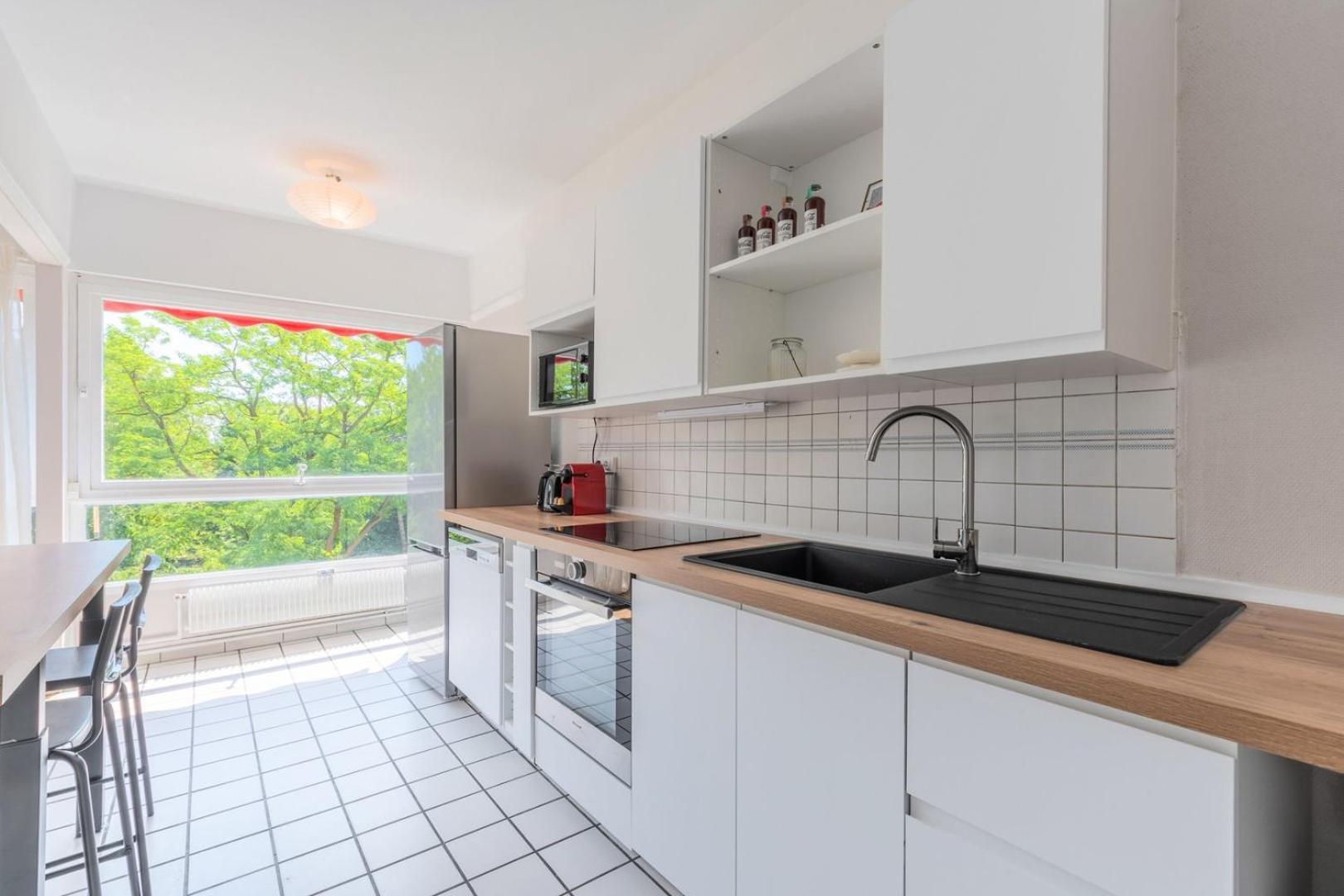 Spacious 3 Bedroom Apartment & Private Parking! 朗贝萨尔 外观 照片