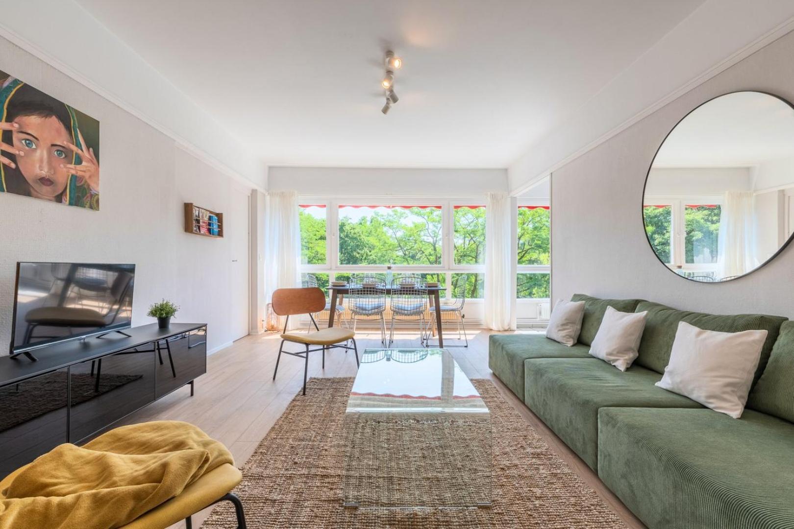 Spacious 3 Bedroom Apartment & Private Parking! 朗贝萨尔 外观 照片